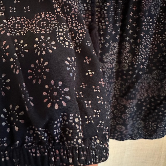 Tops - Picture 11 of 15